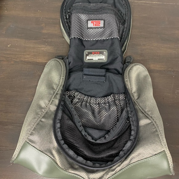 Tumi small travel bag - Picture 5 of 7